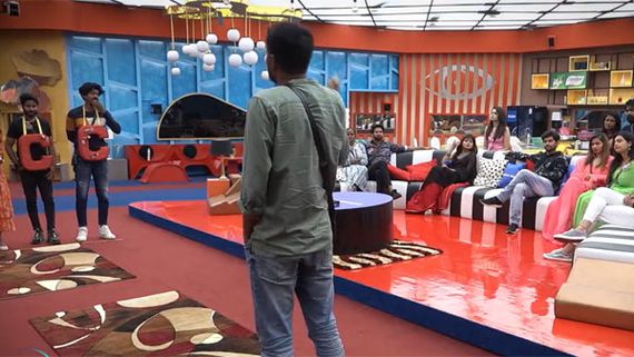 Bigg Boss Telugu 6: టీషర్ట్ విప్పేసి రచ్చ చేసిన కంటెస్టెంట్.. వెకిలి పనితో పరువు గోవిందా!