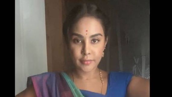 Sri Reddy: పవన్ కల్యాణ్ కు చెప్పు చూపిస్తూ శ్రీరెడ్డి బూతులు.. నాకు సిగ్గు లేదంటూ ఘోరంగా
