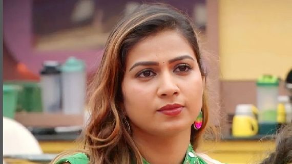 Bigg Boss Telugu 6: నోరు జారి బుక్కైన ఇనాయా.. వాళ్లకు లవర్స్ ఉన్నా రొమాన్స్.. ఒకేసారి ఇద్దరితో!
