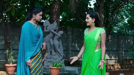  Karthika Deepam దీప నిద్రిస్తుండగా..  ఇంటికి నిప్పు పెట్టించిన మోనిత