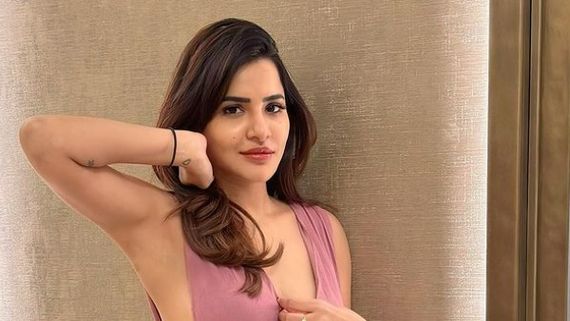 అషు రెడ్డి ‘కామం’ వీడియో వైరల్: వాళ్లకు మాత్రమేనట.. కింద కామెంట్స్ చూశారంటే!