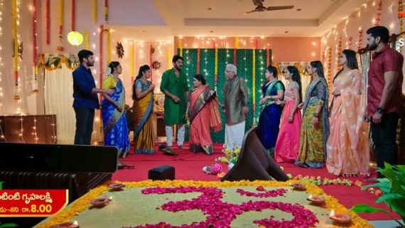   Intinti Gruhalakshmi Today Episode: తులసి ఇంటికి అనసూయ.. ఇల్లు ధ్వంసం చేసి.. పుట్టినరోజే షాకింగ్‌గా!