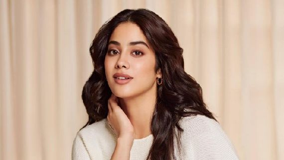 ఒకే వ్యక్తితో శ్రీదేవి కూతుళ్లు డేటింగ్: ఒకరికి తెలియకుండా మరొకరు.. తొలిసారి పెదవి విప్పిన జాన్వీ