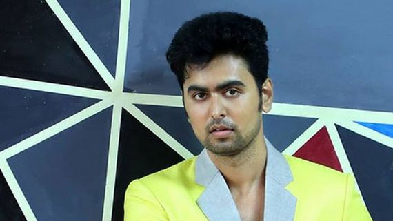 గర్ల్‌ఫ్రెండ్‌‌తో రెచ్చిపోయిన బిగ్ బాస్ జెస్సీ: మీద పడిపోతూ యమ రొమాంటిక్‌గా!
