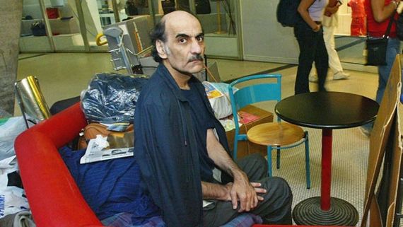 'ది టెర్మినల్' సినిమాకు స్ఫూర్తిగా నిలిచిన వ్యక్తి మృతి..విమానాశ్రయంలోనే 18 ఏళ్ళ జీవితం