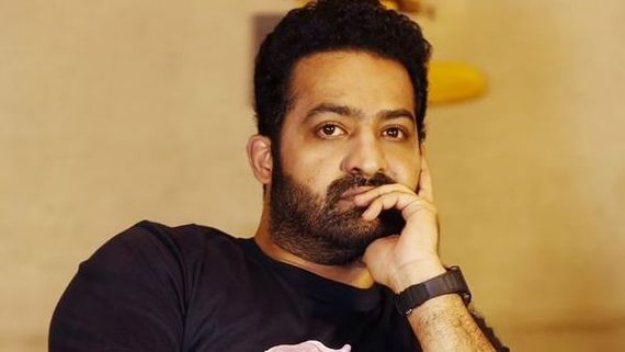 పాన్ ఇండియా తెలుగు డైరెక్టర్‌తో ఎన్టీఆర్: భారీ డిజాస్టర్‌ వచ్చిన బ్యానర్‌లో.. అలాంటి కథతో ప్రయోగం