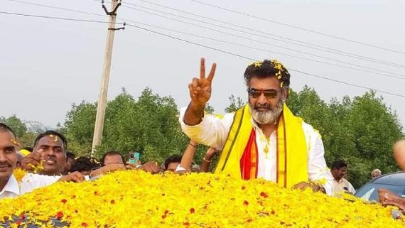  పాలిటిక్స్ లోకి మాస్ లుక్ తో తారకరత్న ఎంట్రీ.. జూనియర్ ఎన్టీఆర్ పై సంచలన కామెంట్!