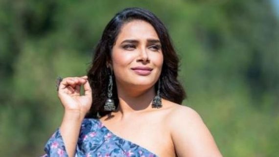 బీచ్‌లో యాంకర్ హరితేజ హాట్ షో: అలాంటి డ్రెస్‌లో తొలిసారి అరాచకంగా!