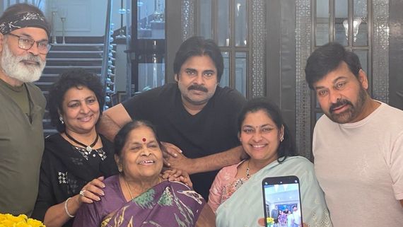 జన్మజన్మలు నీకు బిడ్డలుగా పుట్టాలి అంటూ మెగాస్టార్ ఎమోషనల్ ట్వీట్.. ఫ్యామిలీ ఫొటో వైరల్