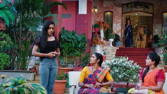 Intinti Gruhalakshmi Today Episode: తులసికి మరో దెబ్బ.. లాస్య బుట్టలో పడి.. తప్పుడు దారిలోకి!