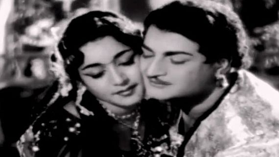 ఎన్టీఆర్‌ను కాలితో తన్నిన జమున.. భగ్గుమన్న ఫ్యాన్స్.. చివరికి ఏమైందంటే?