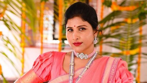 Singer Mangli: బళ్లారిలో మంగ్లీ కారుపై రాళ్ల దాడి.. అసలు విషయం చెప్పిన సింగర్!