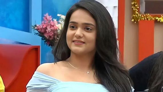  బిగ్ బాస్ శ్రీ సత్య బాత్రూం ఫొటోలు వైరల్: అబ్బో ఆమెనిలా చూశారంటే!