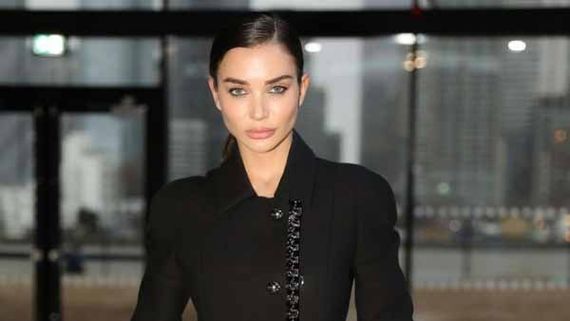 తల్లైన తర్వాత మరో నటుడితో హీరోయిన్ ఎఫైర్: నోట్లో నోరు పెట్టి.. ఇదేం పాడు పని!