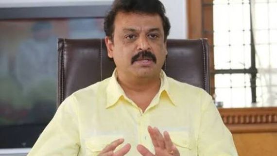 Naresh: బెడ్ రూమ్, బాత్రూమ్ లో దూరినట్లు.. మాకు ఆధారాలు దొరికాయి.. సినీ విమర్శకులపై నరేష్ ఫైర్