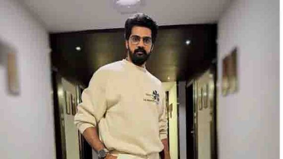 Naveen Chandra: తండ్రి అయిన హీరో నవీన్ చంద్ర.. పాదాలు ముద్దాడుతున్న ఫొటోలు వైరల్!