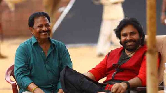 Pawan Kalyan: హరిహర వీరమల్లు సెట్స్ లో పవన్ కల్యాణ్.. ఆ గెటప్పుకు, నవ్వుకు ఫిదా, ఫొటోలు వైరల్!