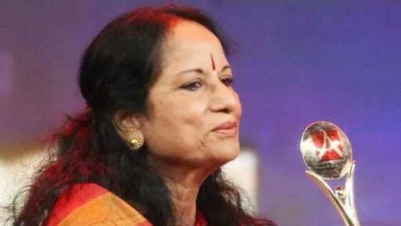 Vani Jairam passed away పద్మభూషణ్ అందుకోకుండానే.. పవన్ కల్యాణ్,  బాలకృష్ణ, రోజా ఎమోషనల్