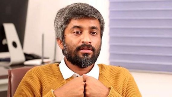 సీతారామం దర్శకుడికి మరో గోల్డెన్ ఛాన్స్.. మైత్రి వారితో బిగ్ పాన్ ఇండియా ప్లాన్!