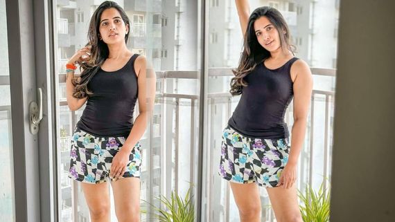  Sravanthi Chokarapu: థైస్ అందాలతో మళ్ళీ రెచ్చిపోతున్న తెలుగు యాంకర్.. స్టన్నింగ్ లుక్స్!