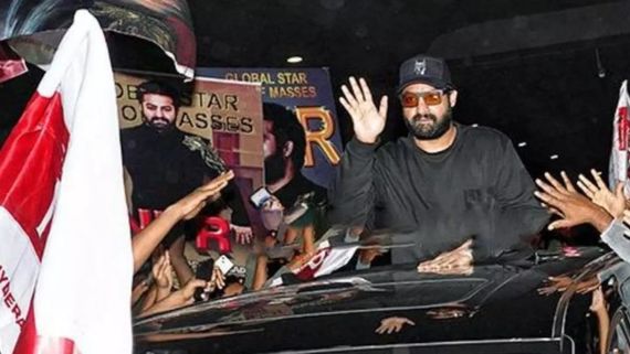 Jr NTR: అక్కడికి వస్తే బతకనిస్తారా.. ఎన్టీఆర్ కామెంట్స్ వైరల్.. వందల కార్లతో ఘన స్వాగతం!