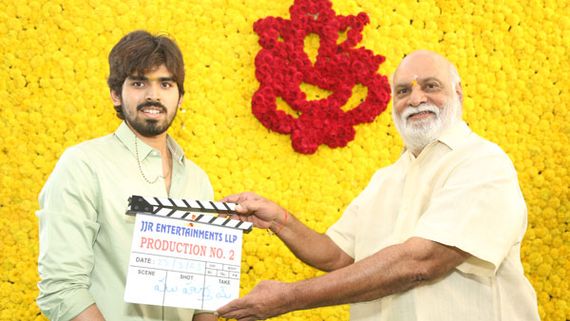 రవితేజ ఫ్యామిలీ నుంచి మరో హీరో.. ఓపెనింగ్‌కు మాస్ మహారాజా డుమ్మా.. ఎందుకంటే? 