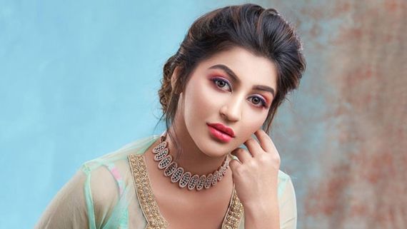 యువ హీరోయిన్‌కు అరెస్ట్ వారెంట్స్.. 25వ తేదీన కోర్టుకు రాకపోతే అంటూ వార్నింగ్!