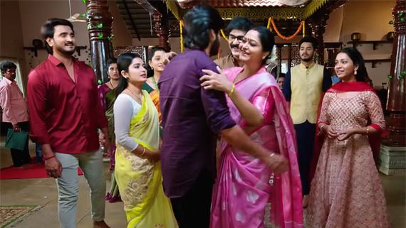 Janaki Kalaganaledu April 25th: కోడలిపై జ్ఞానాంబ సంతోషం..  జానకిని టార్గెట్ చేసిన మరో వ్యక్తి!