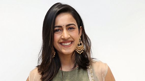 ఆ యువ హీరతో మళ్ళీ సరికొత్తగా రీ ఎంట్రీ ఇవ్వబోతున్న నిహారిక.. కపుల్స్ విడిపోయే కథలోనే..