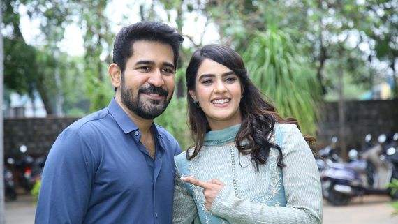  ఏయ్ పాప.. రంభ, ఊర్వశి, మేనక అంటూ.. కావ్య థాపర్‌ను ఆట్ట పట్టించిన నారాయణ మూర్తి