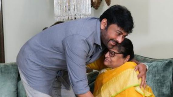  Happy Mothers Day: తల్లితో మెగాస్టార్ చిరంజీవి హ్యాపీ సెలబ్రేషన్స్.. స్పెషల్ ఫొటోస్ వైరల్