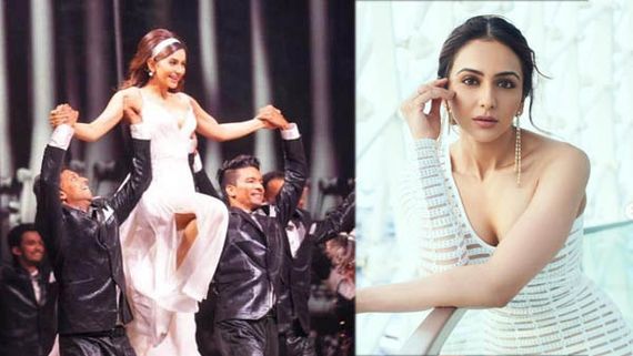 IIFA 2023 స్టేజీ పైన ఎద అందాలతో రకుల్ ప్రీత్ సింగ్.. క్యూట్ అండ్ హాట్ డ్యాన్స్‌కు ఫిదా