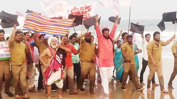 విశాఖ ఉక్కు కోసం కదం తొక్కిన గద్దర్..ఉక్కు సత్యాగ్రహం ప్రీ రిలీజ్ ఈవెంట్‌కు ప్రముఖ వ్యక్తి!