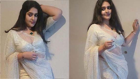 Priya: చీరలో గ్లామర్ డోస్ పెంచుతున్న క్యారెక్టర్ ఆర్టిస్ట్ ప్రియ.. ఈ వయసులో కూడా స్టన్ అయ్యేలా..