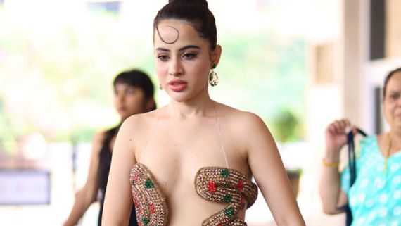 పైన ఏం లేనట్లే బిగ్ బాస్ భామ ఓపెన్ షో.. సైడ్ నుంచి మొత్తం చూపిస్తూ!