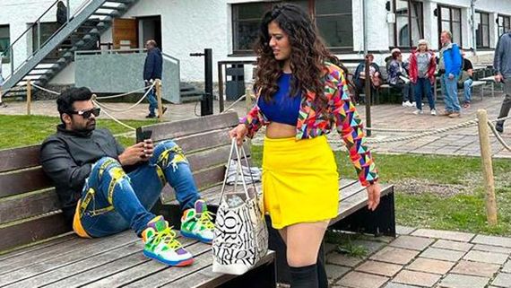 Bro మూవీ షూటింగ్ ఫొటో లీక్: హీరోయిన్‌ను టీజ్ చేస్తున్న మెగా హీరో