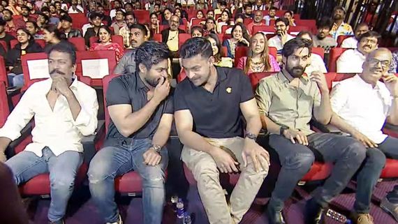 BRO Pre Release Event మెగా ఫ్యాన్స్‌కు సర్‌ప్రైజ్..  ఒకే స్టేజ్‌ మీద మెగా హీరోలందరూ.. ఎవరెవరూ వచ్చారంటే?