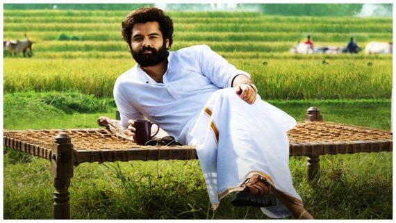 రామ్ పోతినేనికి హీరోయిన్ గట్టి పోటీ.. అప్పుడు జోడీ.. ఇప్పుడేమో ఢీ