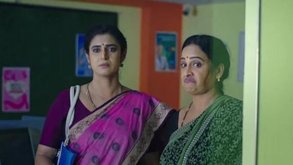  Intinti Gruhalakshmi: పోలీసుల ముందు ట్విస్ట్ ఇచ్చిన లక్కీ.. రాజ్యలక్ష్మిని మరో దెబ్బ కొట్టిన ప్రకాశం