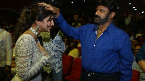 Sreeleela: లవ్ ప్రపోజల్స్‌పై శ్రీలీల ఓపెన్... బాలయ్య గురించి అప్పుడే చెప్తానంటూ..