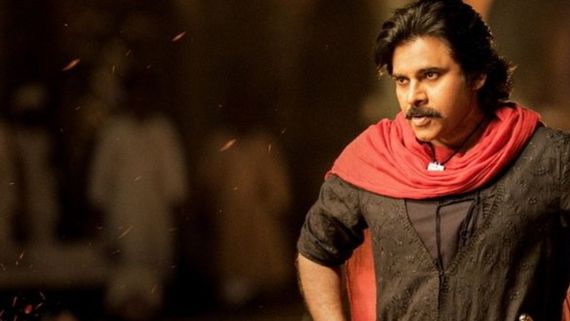 పవన్ ఫ్యాన్స్‌కు మరో షాకింగ్ గిఫ్ట్: అర్ధరాత్రి ఆ సమయానికా?