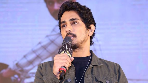 Chithha నీ సినిమా ఎవడు చూస్తాడంటూ రిలీజ్ ఆపారు..నన్ను తొక్కేసే ప్రయత్నం..కంటతడి పెట్టిన సిద్దార్థ్