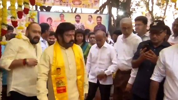 JR NTR ఫ్లెక్సీలు తొలగించండి..బాలకృష్ణ వార్నింగ్..ఎన్టీఆర్ వర్ధంతి రోజున నందమూరి ఫ్యామిలీలో విభేదాలు!