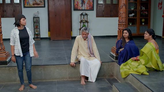 Brahmamudi February 14th రాజ్, శ్వేత బాగోతం గురించి తెలుసుకున్న ఇందిరాదేవి... కావ్య జీవితంలోకి కొత్త వ్యక్తి!