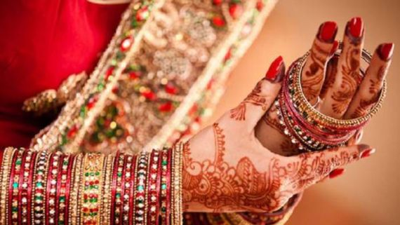 49 ఏళ్ల వయసులో పెళ్లికి రెడీ అయిన స్టార్ హీరోయిన్... ఎవరో తెలుసా? 