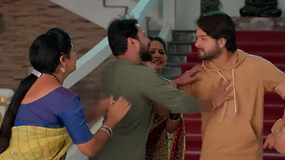 Krishna Mukunda Murari: మురారి ఇంట్లో దెయ్యం.. కృష్ణను చంపే ప్రయత్నం.. ఆదర్శ్ అంత మాట అనడంతో!