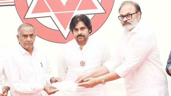 పవన్ కల్యాణ్ 10 కోట్ల భూరి విరాళం.. రైతు కూలీలు, వారే నాకు స్పూర్తి అంటూ జనసేనాని భావోద్వేగం!