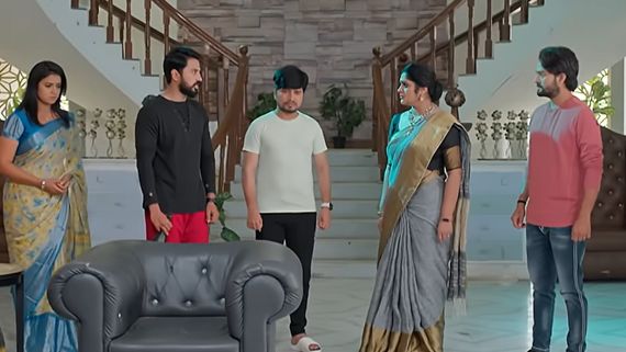 Krishna Mukunda Murari: ఆదర్శ్‌ను లైన్‌లో పెట్టిన మీరా.. చెంప పగలగొట్టిన భవానీ.. నేటి ఎపిసోడ్ అదుర్స్