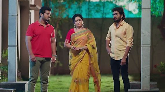 Guppedantha Manasu April 5th: మరోసారి కొడుకు కాలర్ పట్టుకున్న అనుపమ.. ఏమైనా సమస్య అక్కడకే!