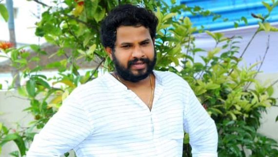 Hyper Aadi:పెళ్లి చేసుకున్న హైపర్ ఆది.. పాపులర్ షోలో భార్య ఫోటో..